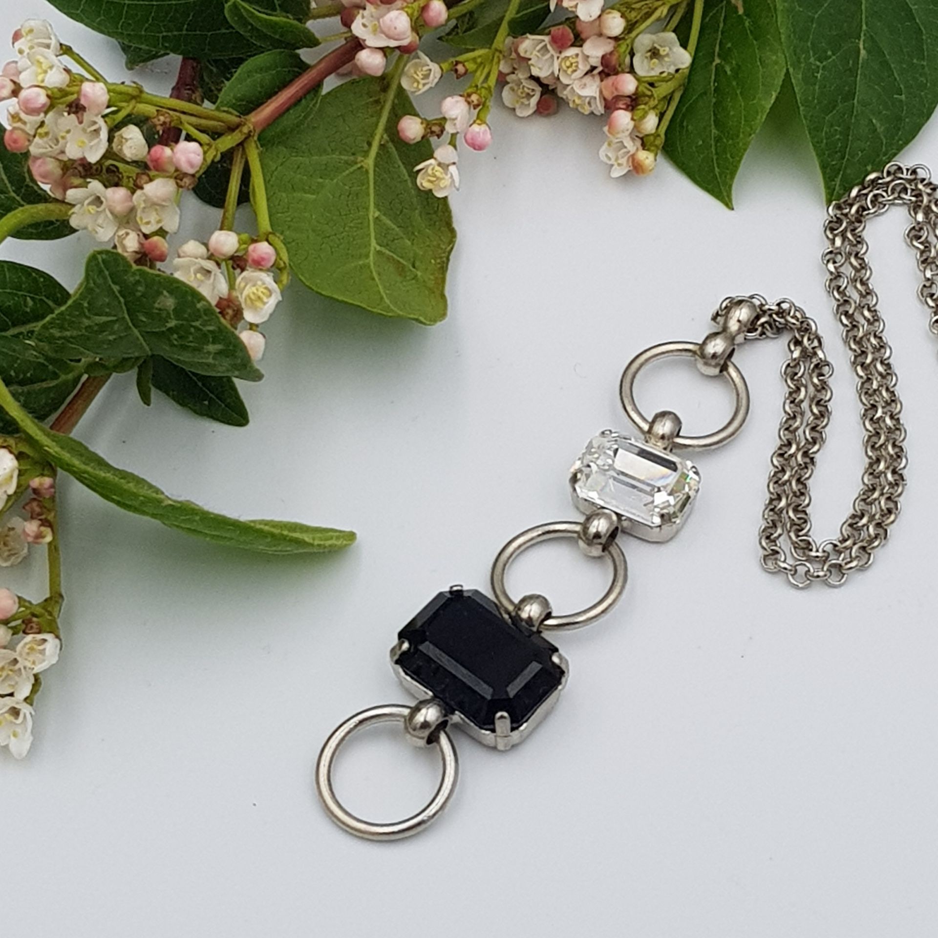 ΚΟΛΙΕ ΕΠΑΡΓΥΡΟ ΜΕ SWAROVSKI ΜΑΥΡΟ & ΔΙΑΦΑΝΟ